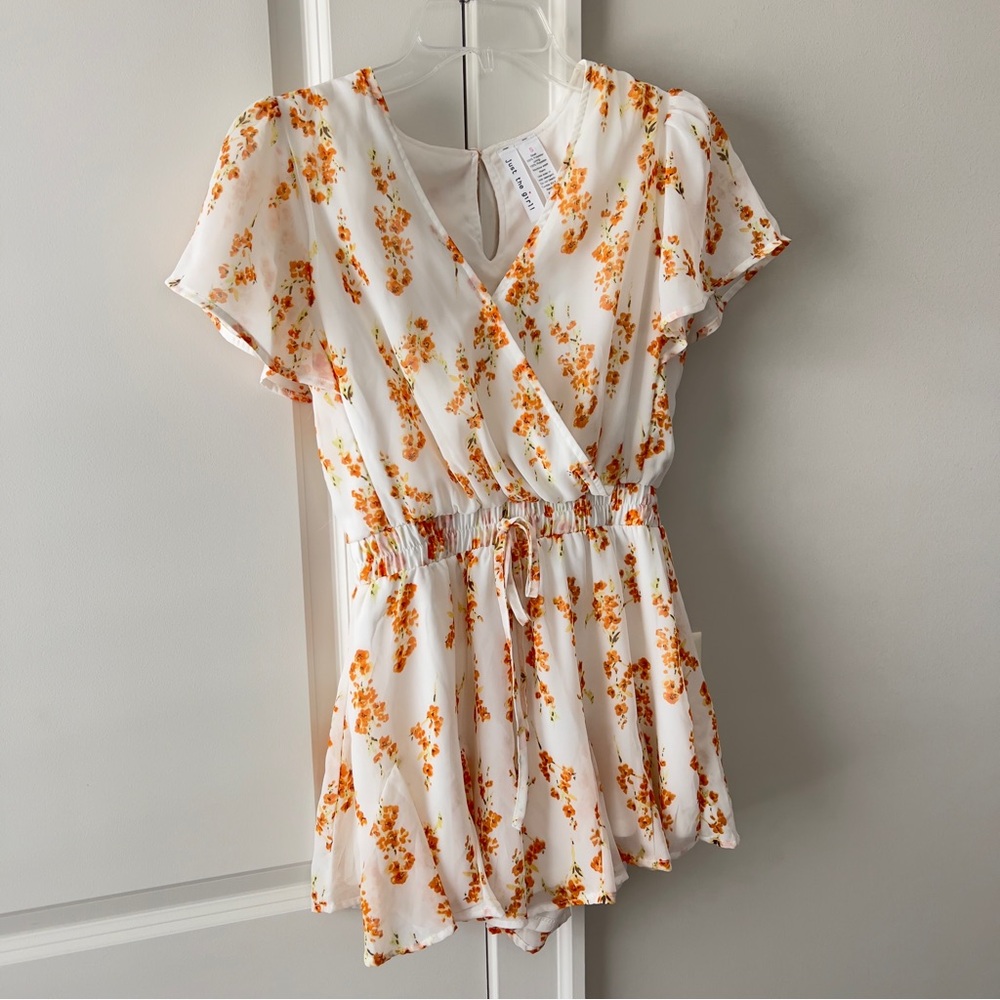 Just The Girl Floral Faux Wrap Flutter Sleeve White Romper Women's Size Small
